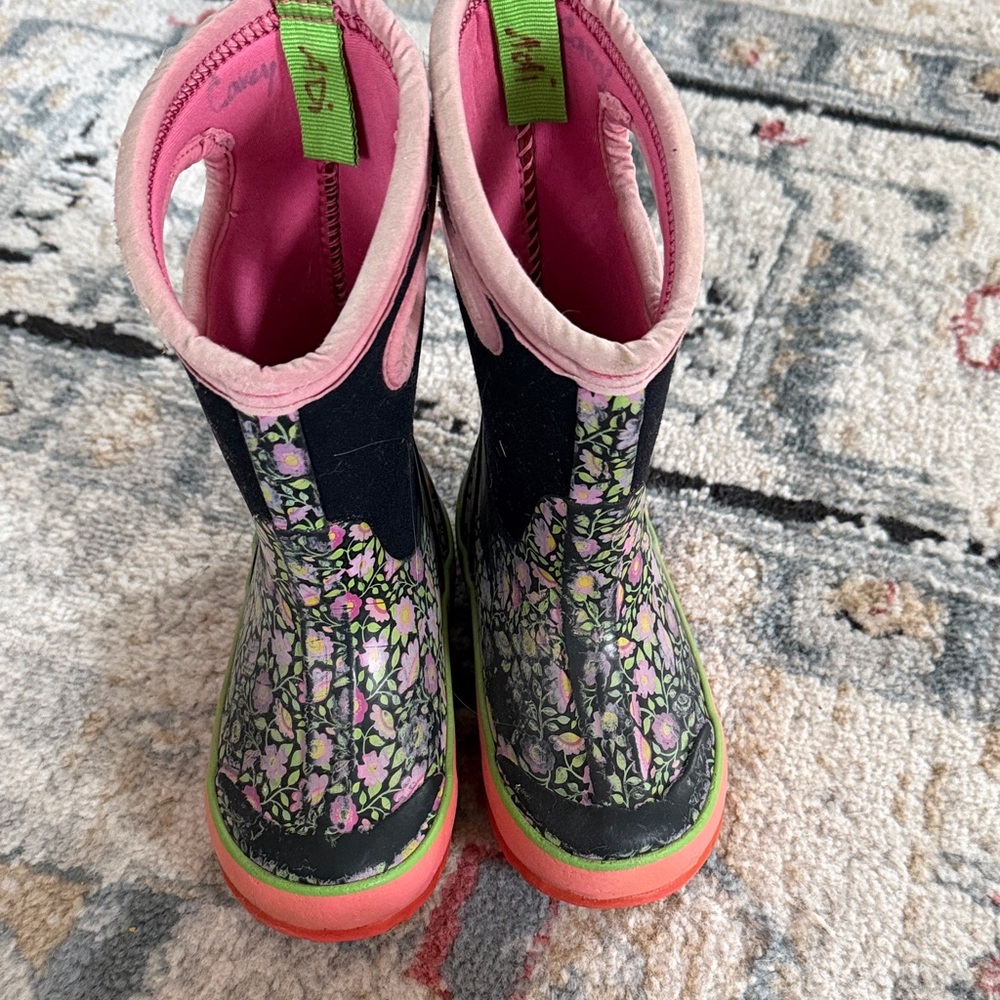 Girls Bogs boots